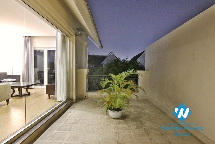  Beautiful corner villa with Garden for rent in Vinhomer Riverside - Long Bien